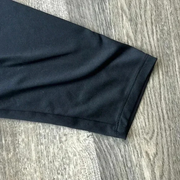 Under Armour Shirt Black Three Quarter Sleeve Moisture Wicking Shirt Size Medium - Picture 4 of 7